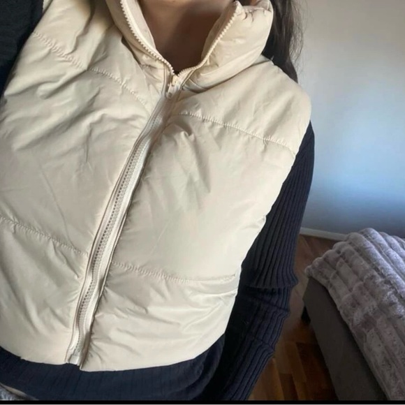 Cropped Beige Puffer Vest Zip Up - Picture 11 of 14